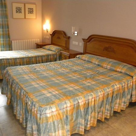 Hotel Duque De Calabria Manzanera Ruang foto