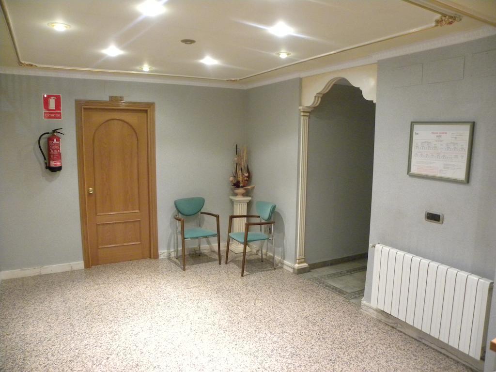 Hotel Duque De Calabria Manzanera Ruang foto