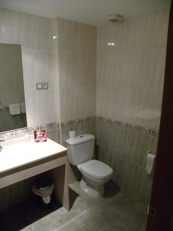Hotel Duque De Calabria Manzanera Ruang foto
