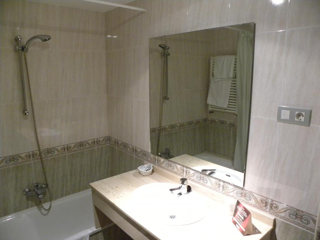 Hotel Duque De Calabria Manzanera Ruang foto