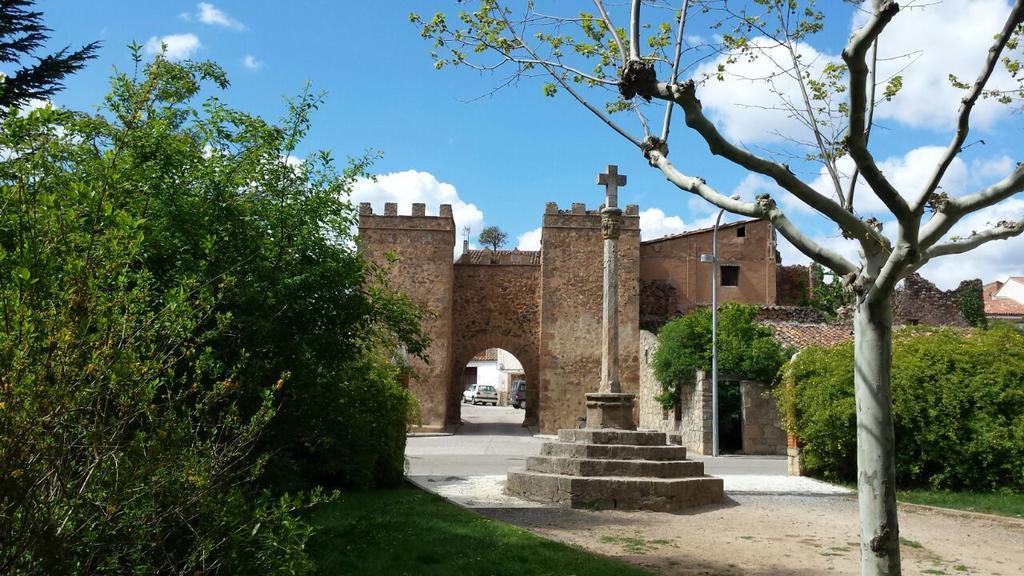 Hotel Duque De Calabria Manzanera Bagian luar foto