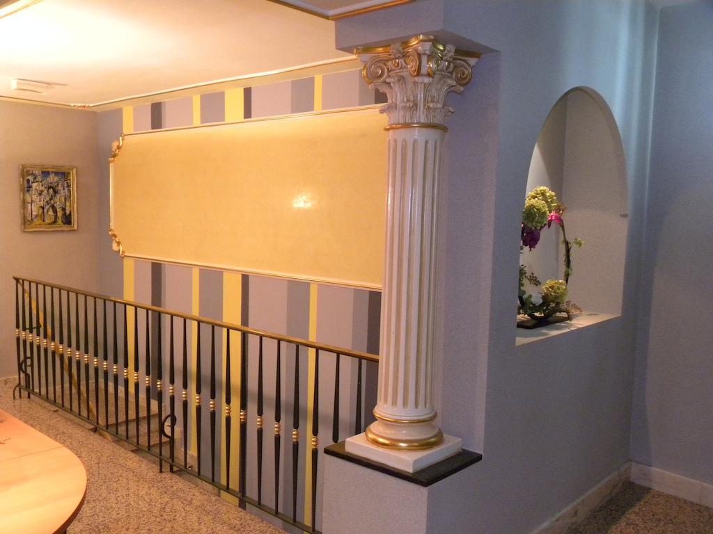 Hotel Duque De Calabria Manzanera Bagian luar foto